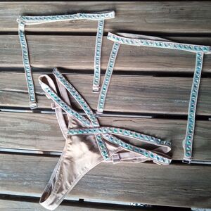 Love and Lemons garter set 💎